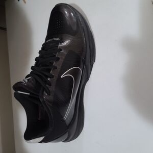 Nike Black Low-Top Athletic Shoes with Swoosh